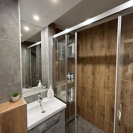 Mirrors Apartment *