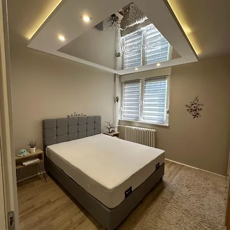 Mirrors Apartment Zrenjanin